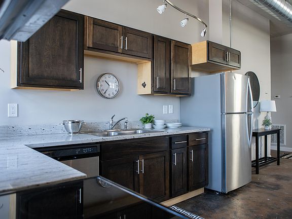 4th image of 402 E 4th St #10516199
