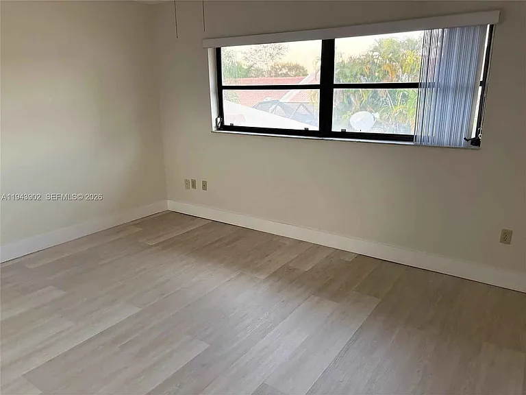 SW 115th Pl — Photo 5