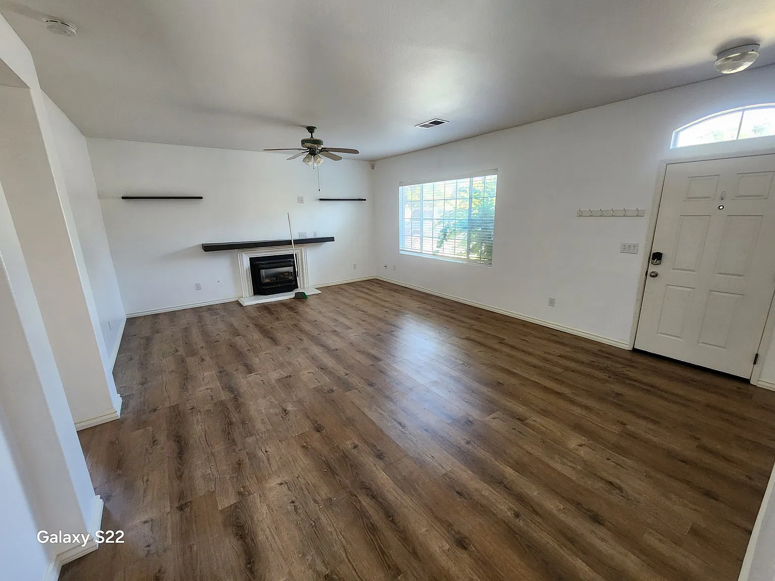 3 bed, 1179 sqft, $2,300 — Photo 2