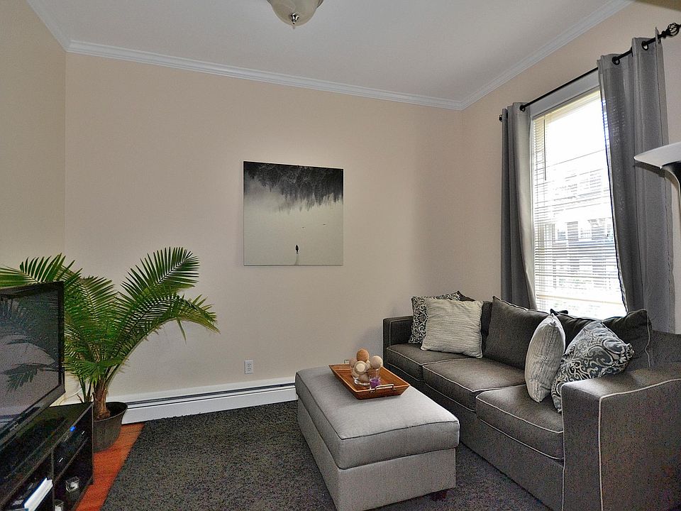 2nd image of 513 19th St #2