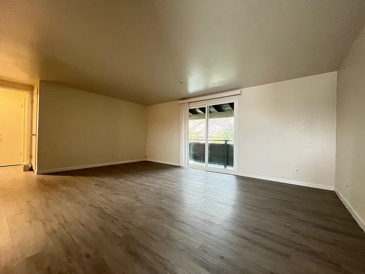 Living Room - 1320 Yulupa Ave #16