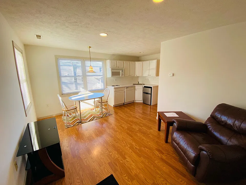 1436 Center Hill Ave #4
