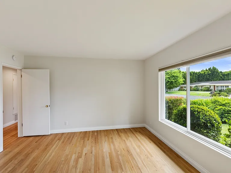 17537 Margate St #1 — Photo 8