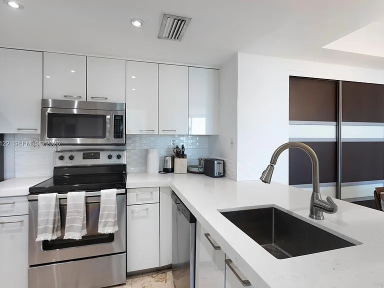 650 West Ave #906 — Photo 11