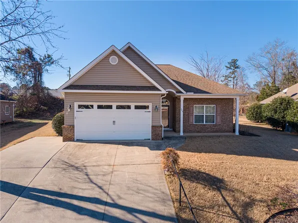 129 Shadowood Ct, Seneca, SC 29678