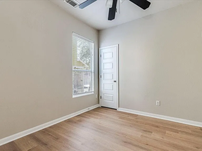 2924 Bond Dr #4C — Photo 12