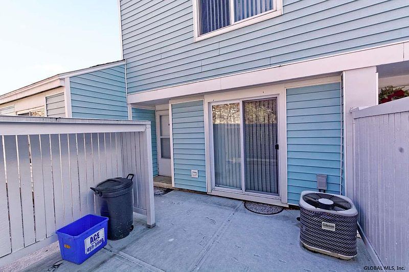 4th image of 1002 ROCKPORT Court
