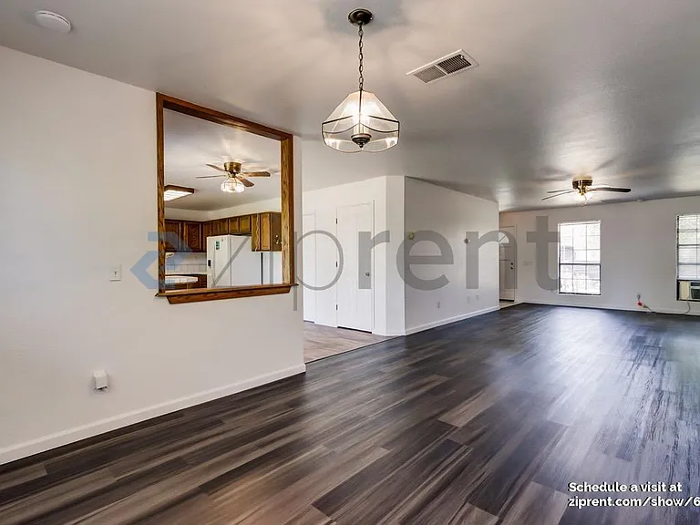 168 W Adams St — Photo 6