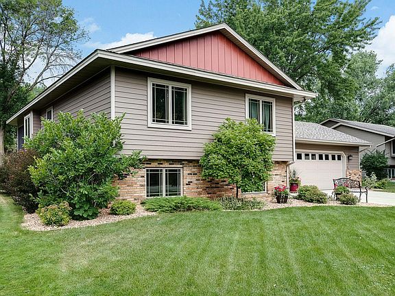 5th image of 3953 McMenemy St