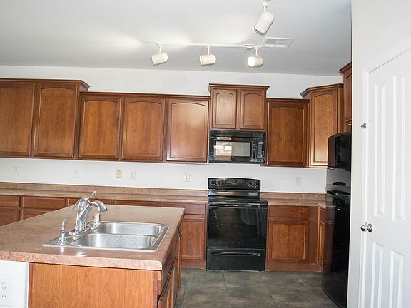 3rd image of 308 S 166th Dr