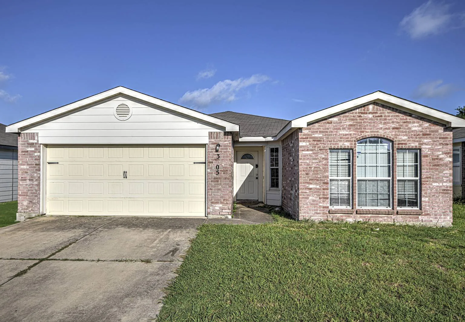 3 bed, 1394 sqft, $1,395 — Photo 1
