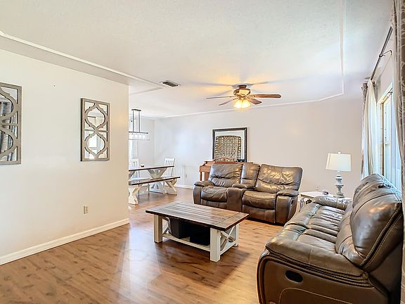 3rd image of 2560 White Oak Ln
