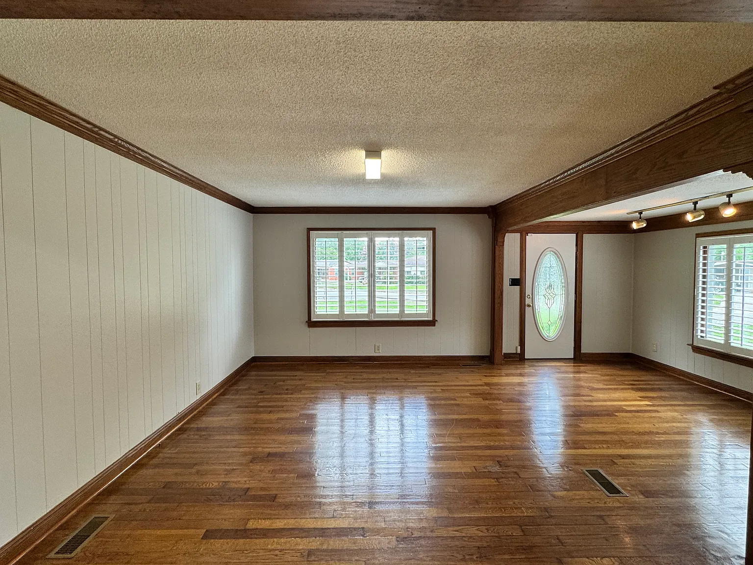 Large Corner Lot! — Photo 3