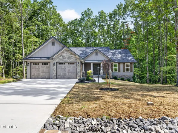 321 Beachwood Dr, Crossville, TN 38558