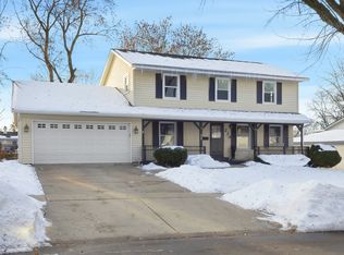 220 Dato Dr, Streamwood, IL 60107