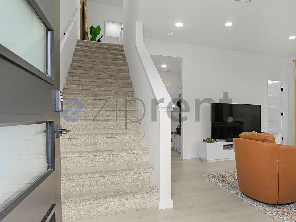 1st image of 12751 121st Street Ct E