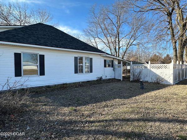 1005 Nelson St, Webb City, MO 64870
