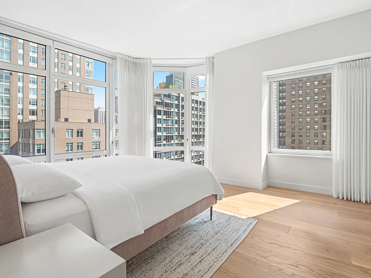 555 W 59th St — Photo 3