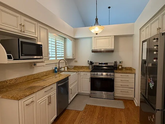 1870 Grosse Pointe Cir — Photo 4