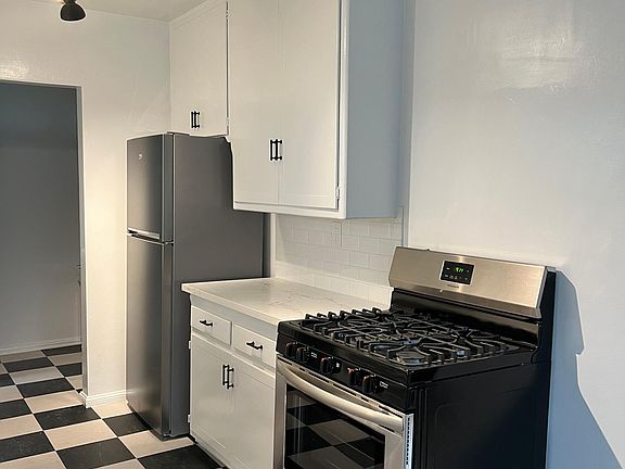 2nd image of 2825 Marathon St