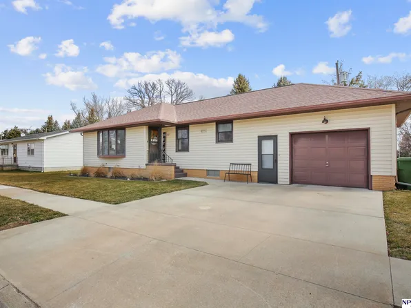 332 N Linden St, Dodge, NE 68633