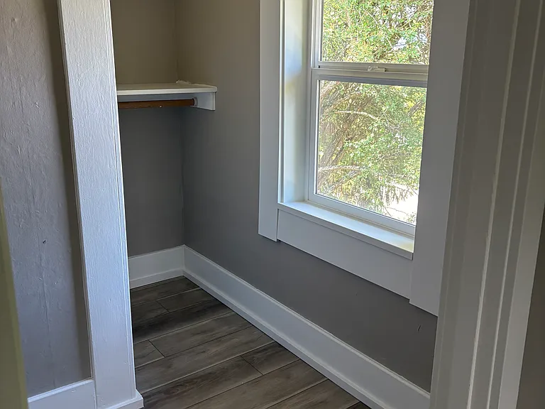 2526 Moore St — Photo 12