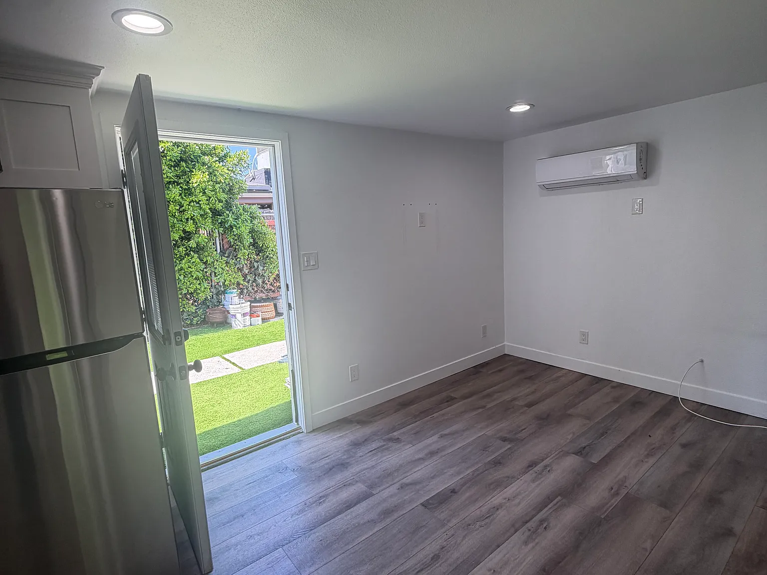 Studio, 400 sqft, $2,200 — Photo 4