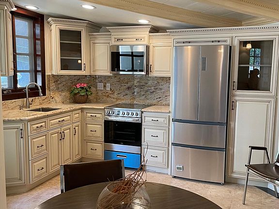 2nd image of 1910 Niodrara Dr