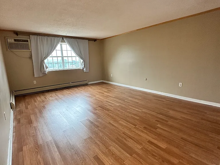 10 Williamsburg Ct #21 — Photo 3