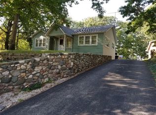 2430 S Shores Dr, Decatur, IL 62521