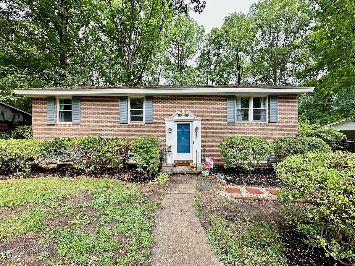 Building Photo - 3133 Julian Dr