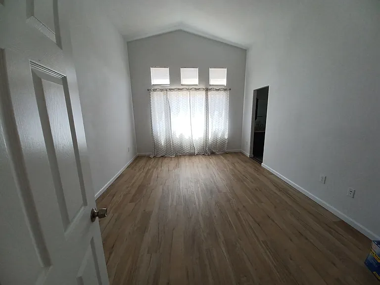 Hildale Cir — Photo 11