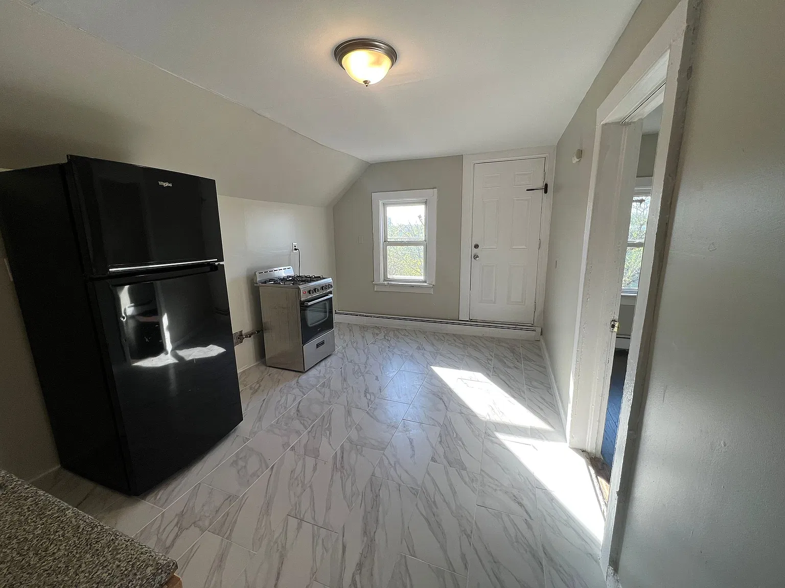 2 bed, 800 sqft, $1,699 — Photo 3