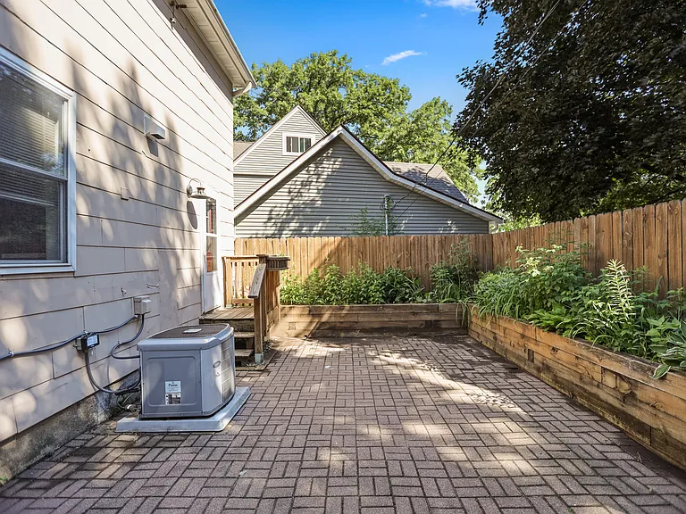 882 Raymond Ave — Photo 34