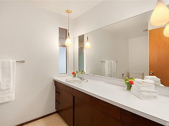 2nd image of 16422 SE 44th Pl