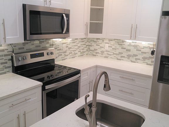 3rd image of 5138 Glencove Ln