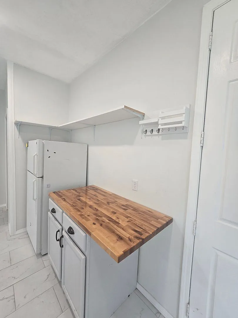 3-4 bedroom in Enchanted Hills! — Photo 4