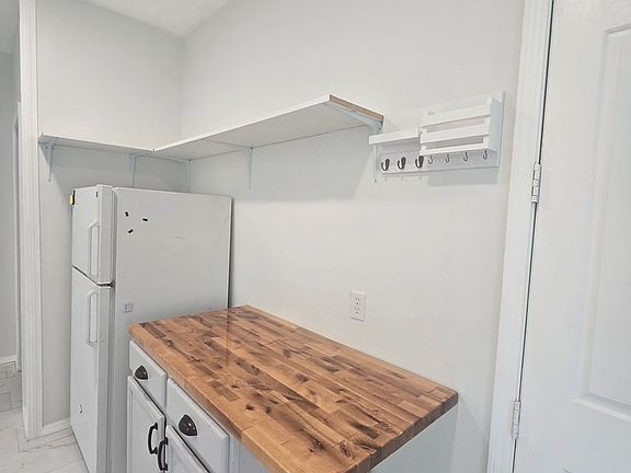 4th image of 5325 Caprock Ct NE