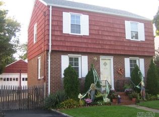 370 Latham Rd, Mineola, NY 11501