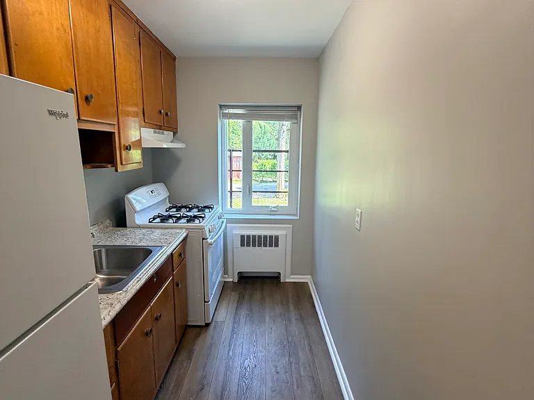 576 Whitney Ave #K — Photo 7