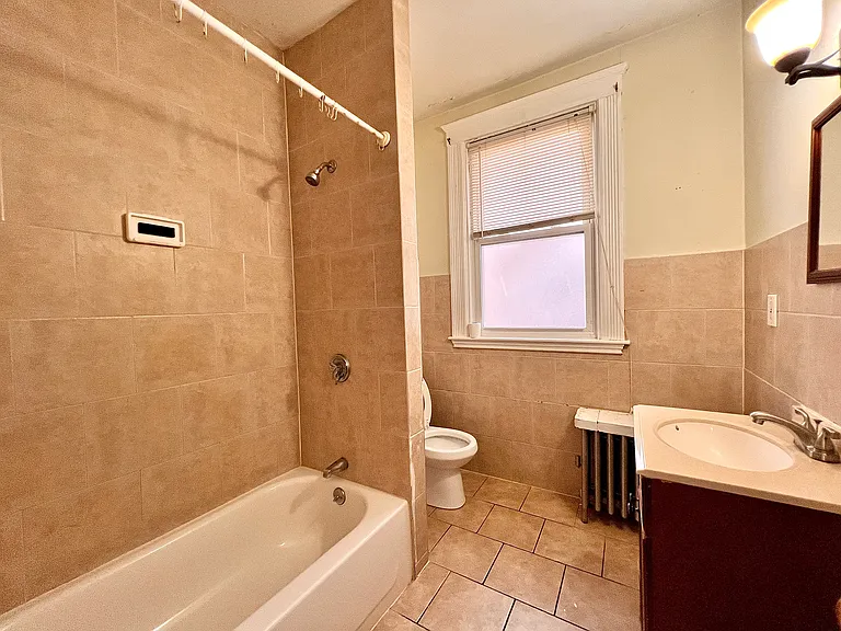 148 Strathmore Rd #1 — Photo 12