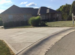 120 Sapphire Dr, Centerville, OH 45458