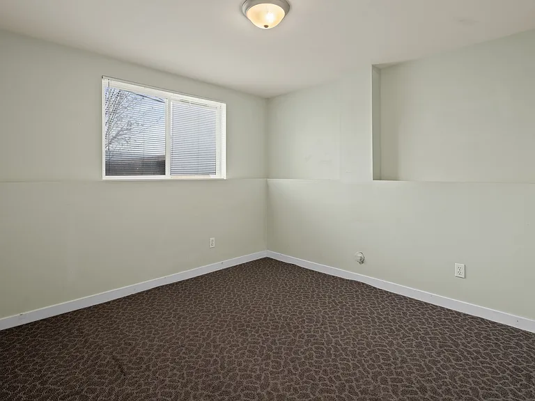 5619 15th Ave NE — Photo 12