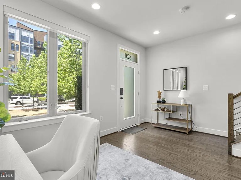 820 Thompson Cres #26 — Photo 4