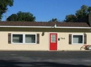 744 Montgomery Rd, Montgomery, IL 60538