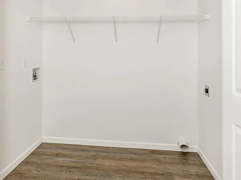 824 Cathy Dr W — Photo 10