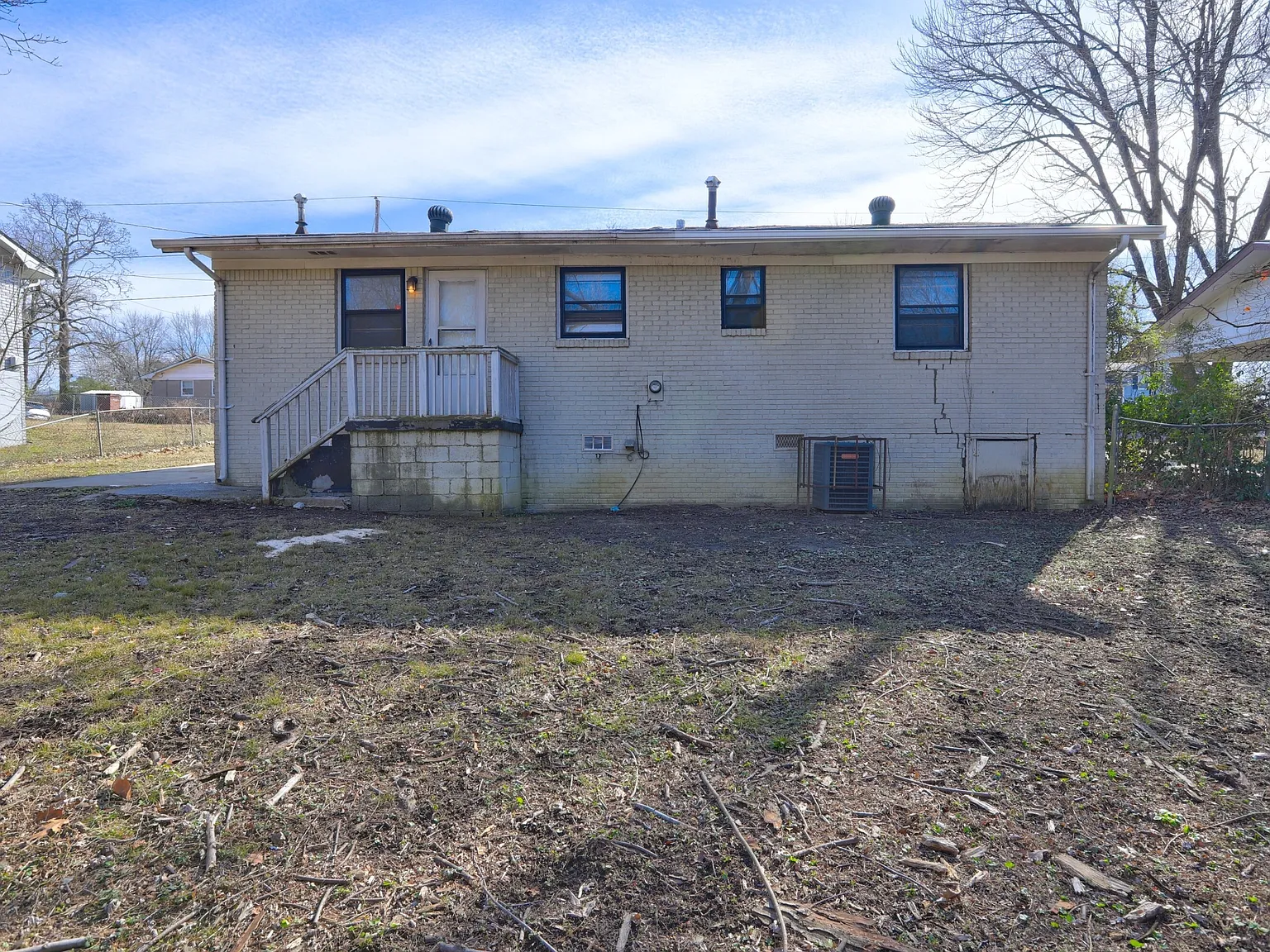 3 bed, 1.0 bath, 1000 sqft, $1,250 — Photo 2