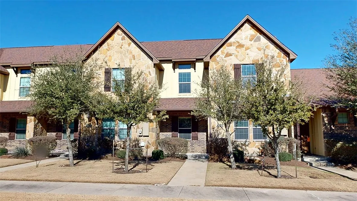 4 bed, 1756 sqft, $2,000 — Photo 1