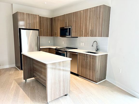 3rd image of 1794 Lanier Pl NW Unit 205