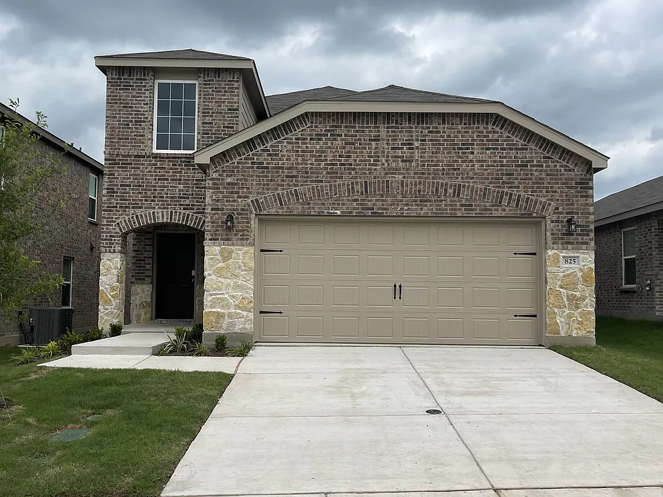 825 Breakwater Dr